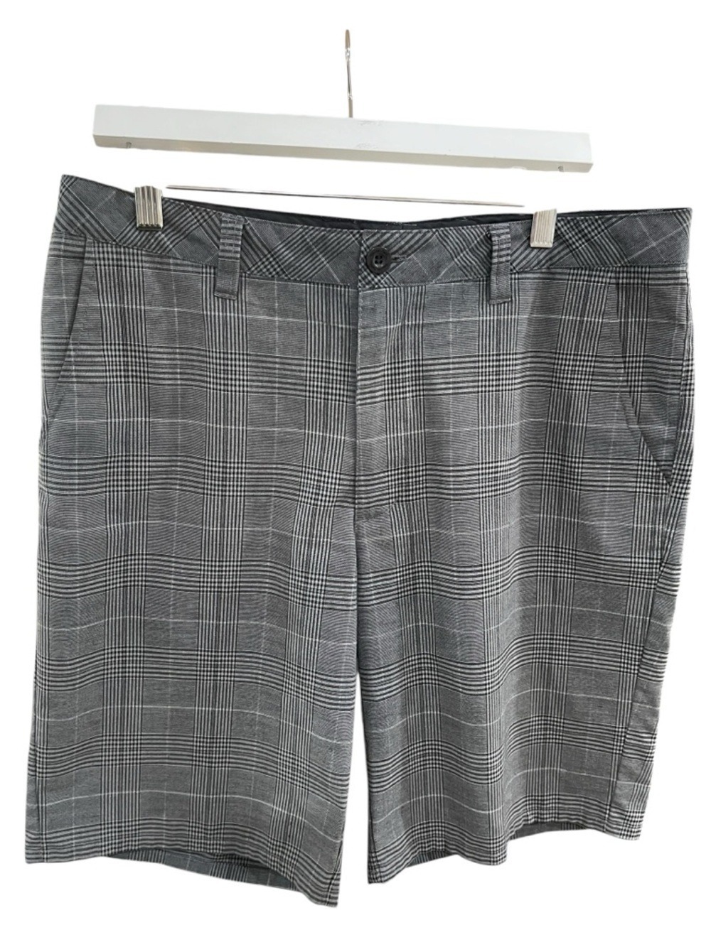Travis Mathew Plaid Golf Shorts SZ 34 Black Grey